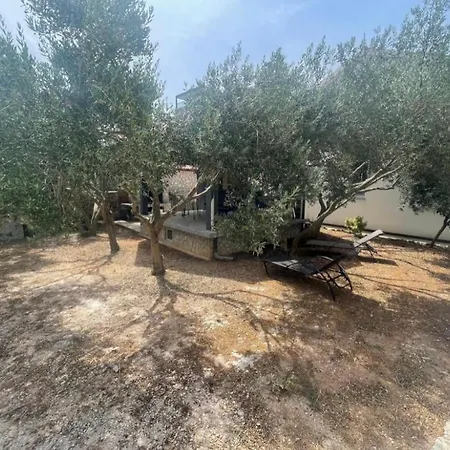 Apartman Pogi ,with Private Olive Garden And Parking,near Beach ,for Six People Srima