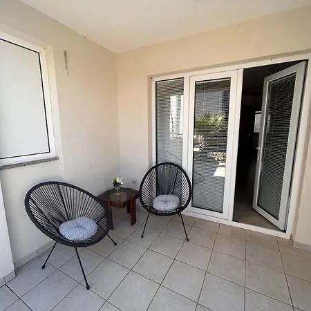 Apartman Pogi ,with Private Olive Garden And Parking,near Beach ,for Six People Apartment *