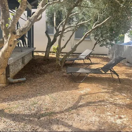 Apartman Pogi ,with Private Olive Garden And Parking,near Beach ,for Six People Apartment Srima