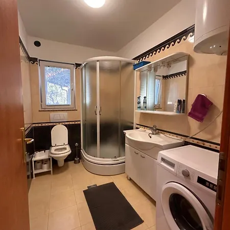 Apartman Pogi ,with Private Olive Garden And Parking,near Beach ,for Six People * Srima