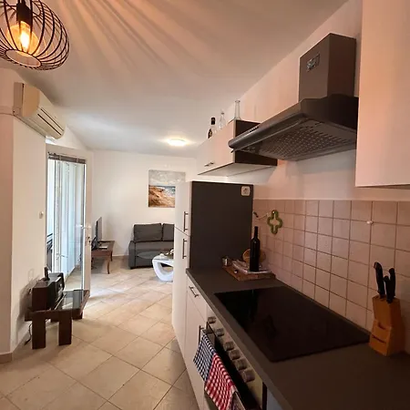 Apartman Pogi ,with Private Olive Garden And Parking,near Beach ,for Six People Apartment