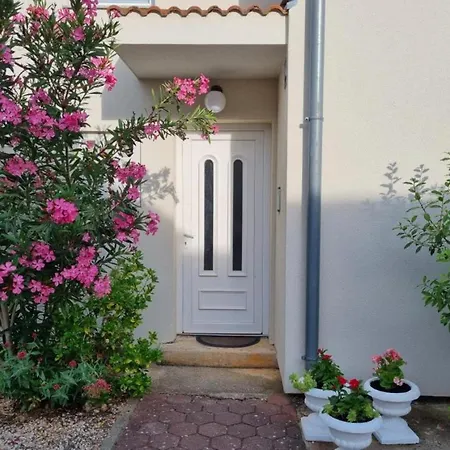 Apartment Apartman Pogi ,with Private Olive Garden And Parking,near Beach ,for Six People