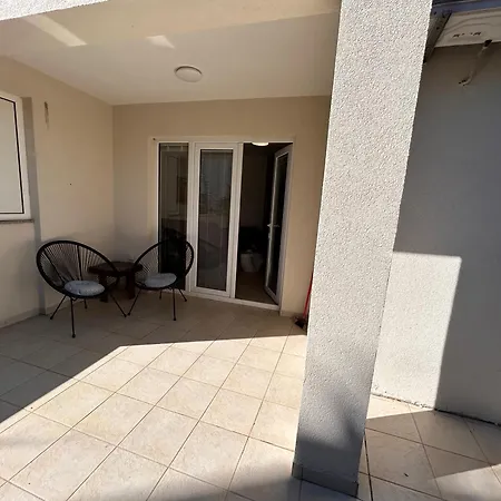 Apartment Apartman Pogi ,with Private Olive Garden And Parking,near Beach ,for Six People Srima