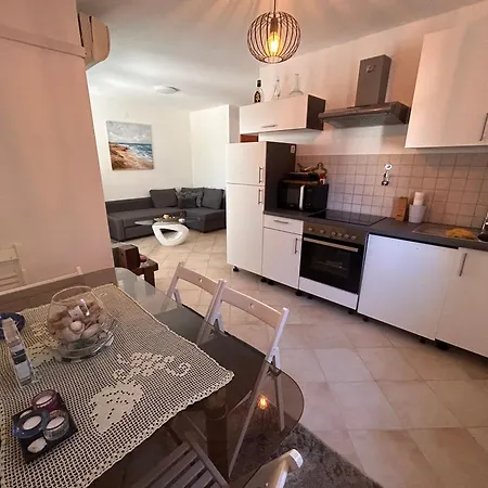 Apartman Pogi ,with Private Olive Garden And Parking,near Beach ,for Six People