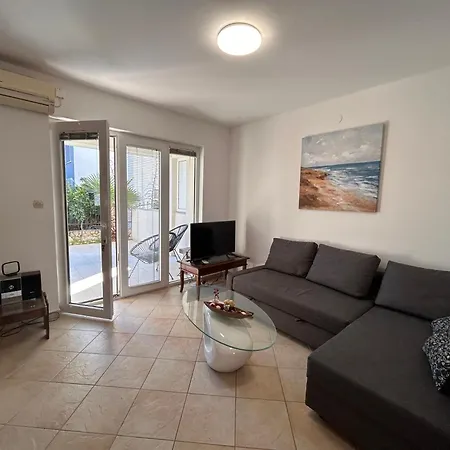 Apartman Pogi ,with Private Olive Garden And Parking,near Beach ,for Six People Apartment Srima