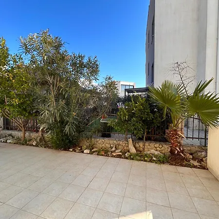 Apartment Apartman Pogi ,with Private Olive Garden And Parking,near Beach ,for Six People Srima