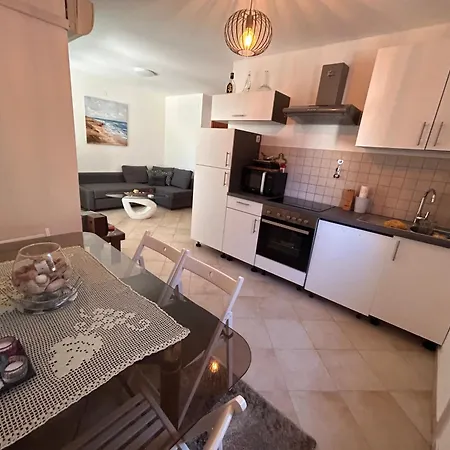 Apartman Pogi ,with Private Olive Garden And Parking,near Beach ,for Six People Apartment