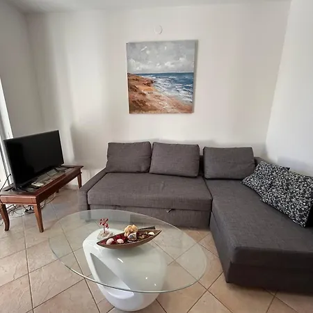 Apartman Pogi ,with Private Olive Garden And Parking,near Beach ,for Six People * Srima