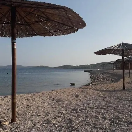 Apartment Apartman Pogi ,with Private Olive Garden And Parking,near Beach ,for Six People *